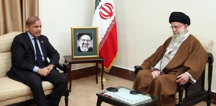 وزیر اعظم کی ایرانی سپریم لیڈر سے ملاقات، دورہ پاکستان کی دعوت