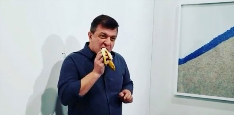 Banana-eating performance