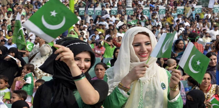 پاکستانی عوام خوش