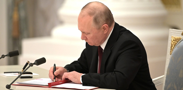 روسی صدر نے غیرملکی میڈیا پر پابندی کے بل پر دستخط کر دیئے