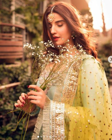 Hareem Farooq gave a gift to the fans