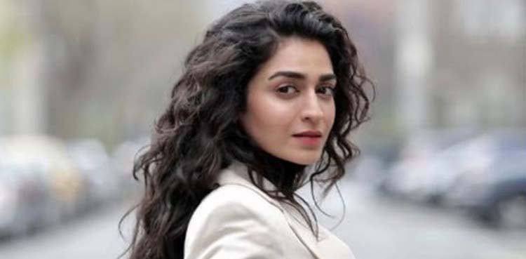 حاجرہ یامین نے اداکاروں کے انفلوئنسرز بننے پر کیا کہا؟