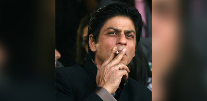 مداح کی ساتھ سگریٹ نوشی کی پیشکش پر شاہ رخ خان دلچسپ جواب Fan asks Shah Rukh Khan if he can share a smoke