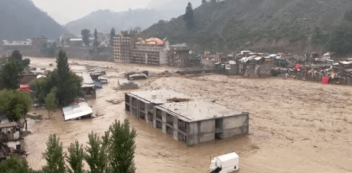 فورسز کی خبیر پختونخوا کے سیلاب سے متاثرہ علاقوں میں امدادی کارروائیاں