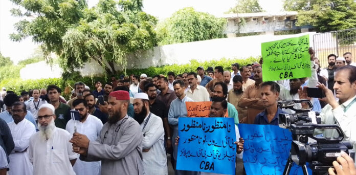 پی آئی اے ملازمین