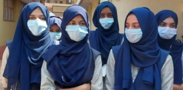 بھارت میں حجاب پر عائد پابندی ہٹانے کا اعلان
