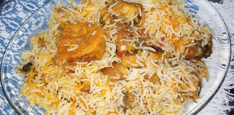 بریانی سے مردہ چھپکلی برآمد، ایک ہی خاندان کے 5 ا