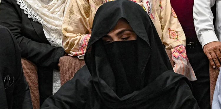 بانی پی ٹی آئی کی اہلیہ بشریٰ بی بی کی بینائی بھی متاثر ہونے لگی