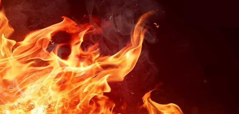 ناراض بیوی کو منانے میں ناکامی پر شوہر نے خود پر تیل چھڑک کر آگ لگالی