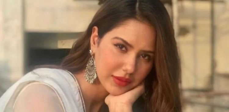 ’میرا منگیتر آپ کا دیوانہ ہے‘: لڑکی نے سونم باجوہ کی وجہ سے منگنی توڑ دی