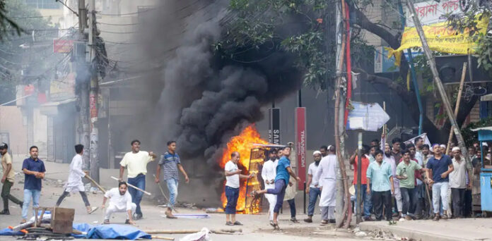 کوٹہ سسٹم کے خلاف احتجاج: بنگلادیش میں مظاہرین نے جیل کو آگ لگا دی