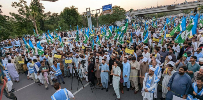 حکمرانوں کی خیر اس میں ہے کہ معاہدے پر عمل کریں، لیاقت بلوچ