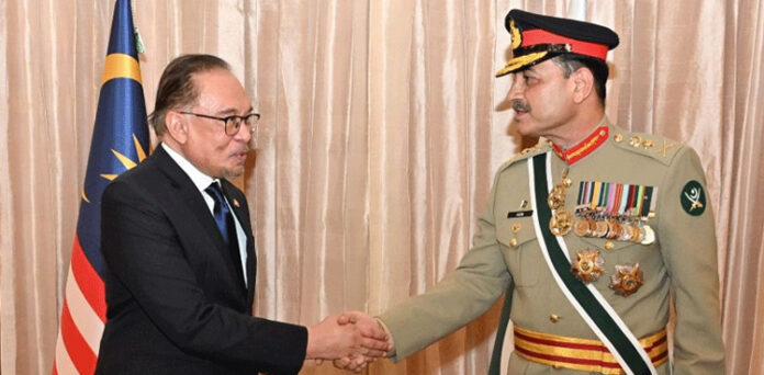 ملائیشین وزیراعظم آرمی چیف