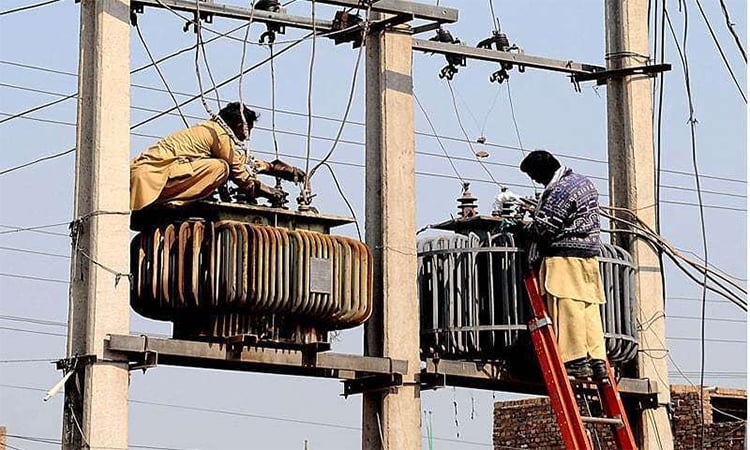 بٹگرام میں ٹرانسفارمر جلنے سے گاؤں میں کرنٹ پھیل گیا، 2 افراد جاں بحق، متعدد زخمی