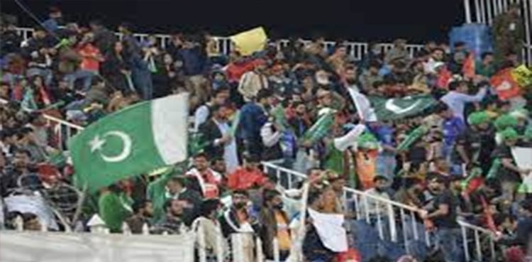 پی ایس ایل میچز اسٹیڈیم میں دیکھنے کا مطالبہ سوشل میڈیا پر ٹاپ ٹرینڈ بن گیا