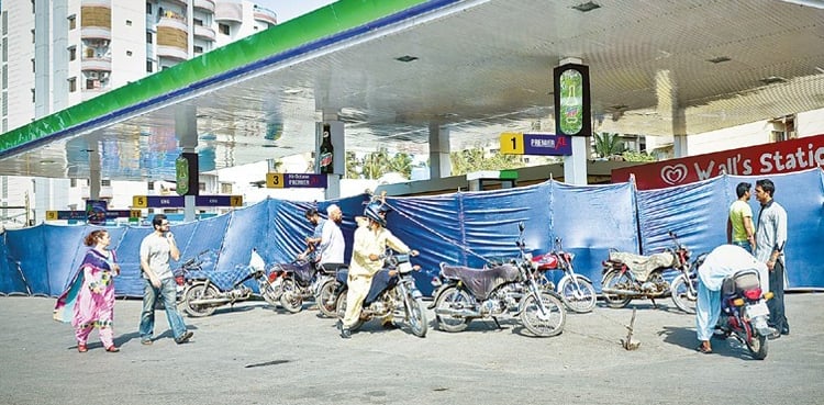 پیٹرولیم ڈیلرز کی ہڑتال! کیا کل سے تمام پیٹرول پمپس بند ہوجائیں گے؟