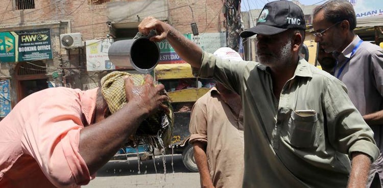 کراچی میں شدید گرمی کی لہر، آج پارہ 43 ڈگری سینٹی گریڈ تک جا