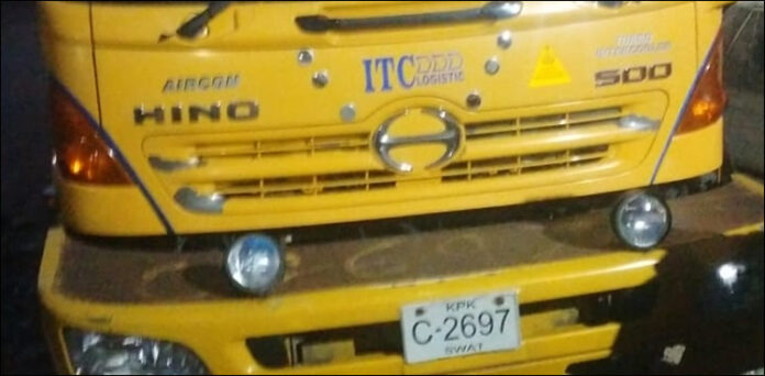 رکشہ ڈرائیور ٹریلر ٹکر کراچی سپر ہائی وے