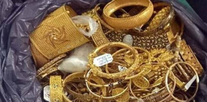 پسند کی شادی نہ کروانے پر لڑکی اپنے ہی گھر میں چوری کرکے فرار