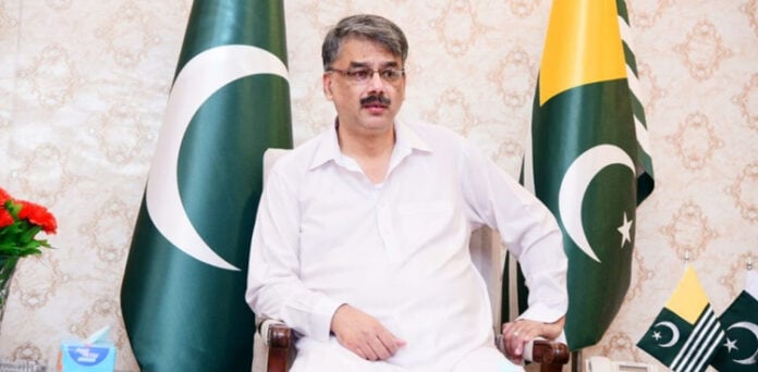 وزیر اعظم آزاد کشمیر چوہدری انوار الحق کا بھارتی گولہ باری میں تباہ اسپتال اور کالجز کی تعمیر نو کا اعلان