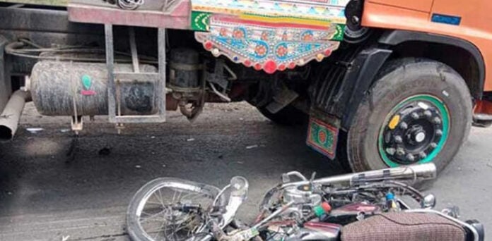 راولپنڈی: جی ٹی روڈ پر ڈمپر کی موٹرسائیکل کو ٹکر، ماں بچہ جاں بحق
