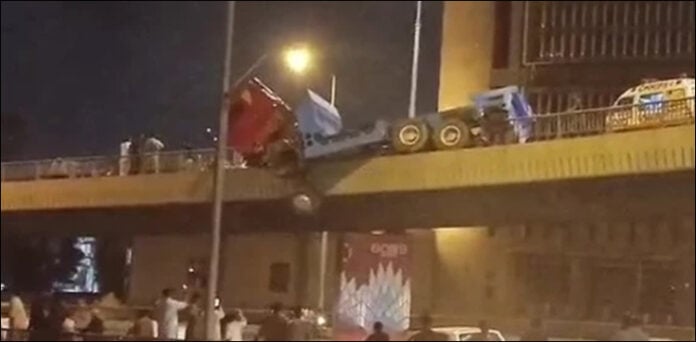 ٹریلر آئی سی آئی پل کراچی