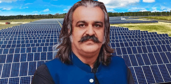 کے پی حکومت کا سولر پینل منصوبہ کرپشن اور کمیشن مافیا کی نذر، عظمیٰ بخاری