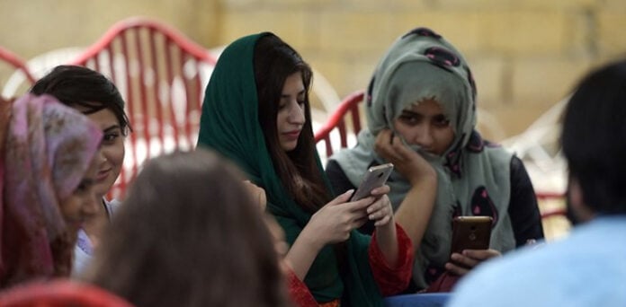 موبائل انٹرنیٹ خواتین پاکستانی