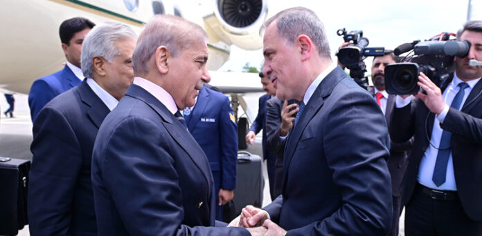 وزیر اعظم شہباز شریف ایران کے بعد آذربائیجان پہنچ گئے