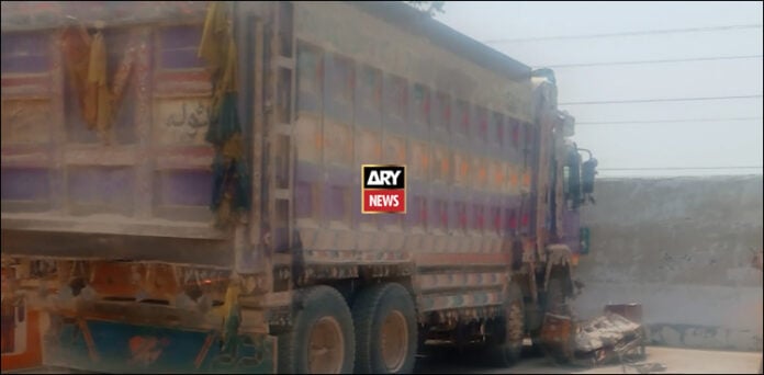 سپر ہائی وے کاٹھور ڈمپر وین حادثہ