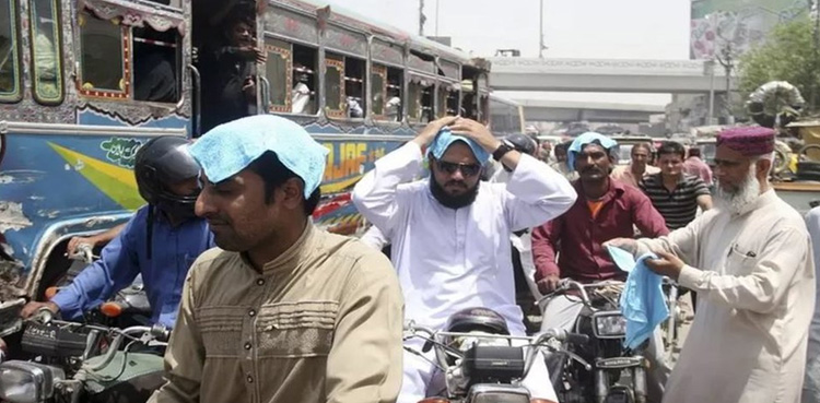 کراچی میں قیامت خیز گرمی ،  محسوس کیا جانے والا درجہ حرارت 49  ڈگری سینٹی گریڈ تک جانے کا امکان