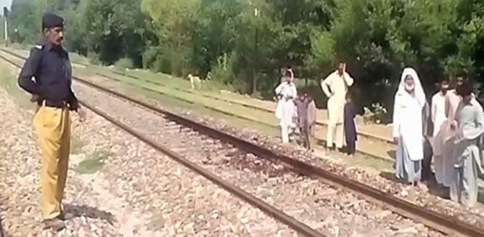 فیصل آباد: میاں بیوی نے ٹرین کے آگے لیٹ کر زندگی کا خاتمہ کرلیا