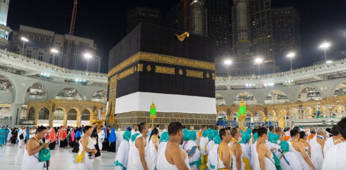 مسجد الحرام میں آج غلافِ کعبہ تبدیل کیا جائے گا