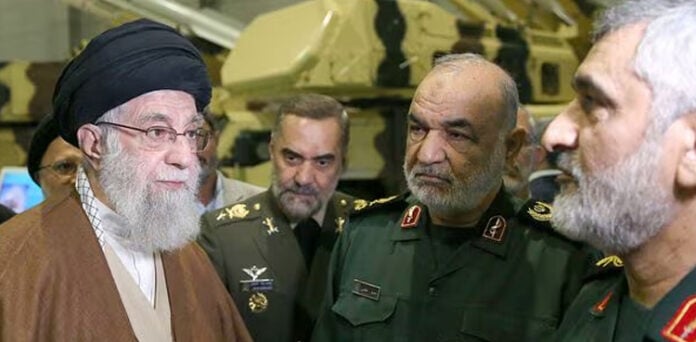 ایرانی سپریم لیڈر آیت اللّٰہ علی خامنہ ای کا جنگ کے اختیارات سے متعلق بڑا فیصلہ