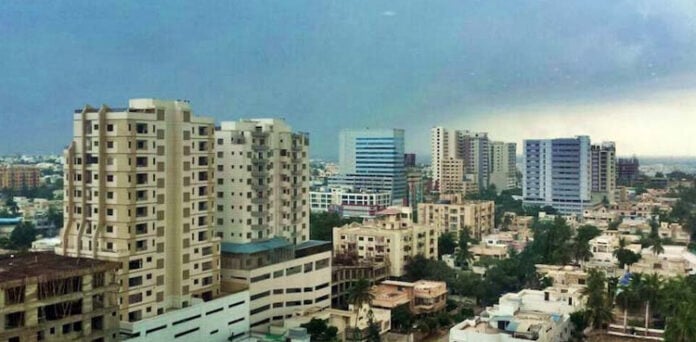 کراچی زمین بوس