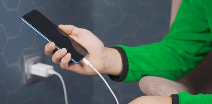 کیا موبائل فون کی بیٹری کو 100 فیصد چارج کرنا ٹھیک ہے؟
