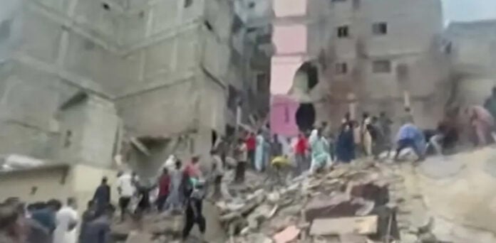 اچانک عمارت گرنے کی آواز سنائی دی جیسے زلزلہ آگیا، عینی شاہد
