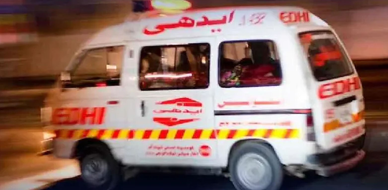 کراچی : چند گھنٹوں میں مختلف ٹریفک حادثات، خاتون سمیت 3 افراد جاں بحق، 8 زخمی