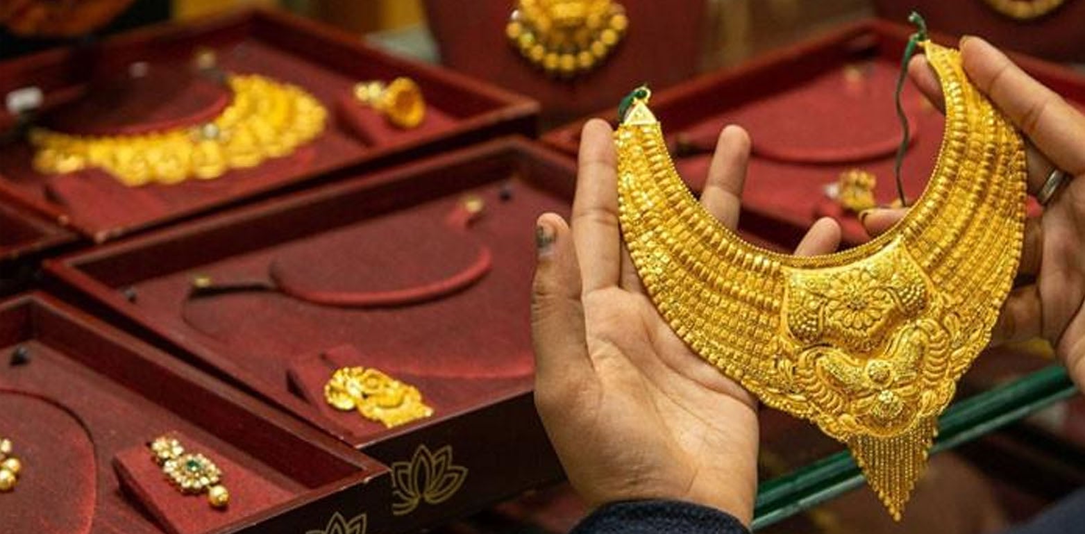پاکستان میں تاریخی اضافے کے بعد سونے کی قیمت میں حیران کن  ، کتنا سستا ہوا؟