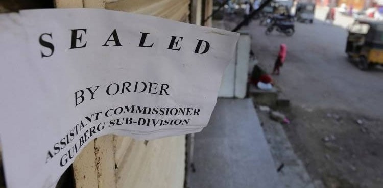 کراچی کے مصروف ترین تجارتی مرکز میں 200  دکانوں کو سیل کر دیا گیا