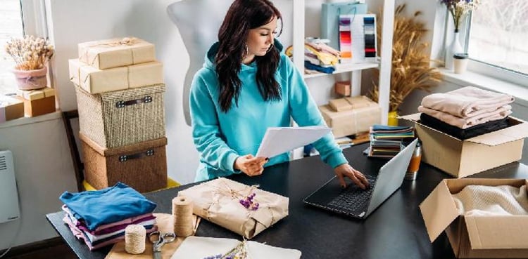 خواتین کیلیے گھر بیٹھے کاروبار کرنے کا سنہری موقع