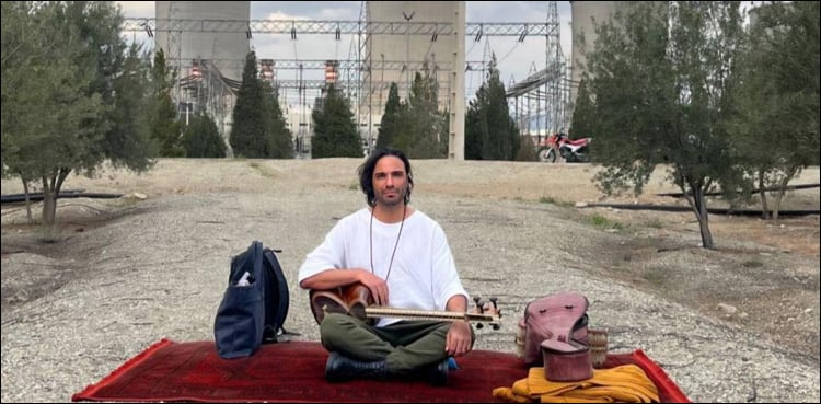 موسیقار علی قمصری کا ایران کے سب سے بڑے بجلی گھر دماوند پاور پلانٹ پر دھرنا