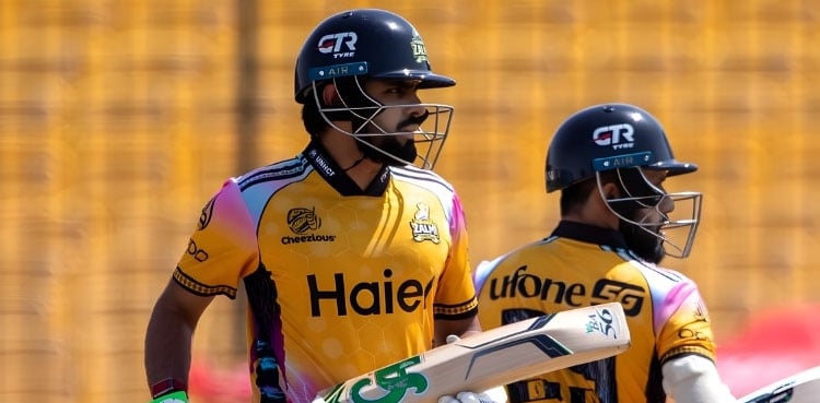 بابر اعظم نے پی ایس ایل میں اہم سنگِ میل عبور کرلیا