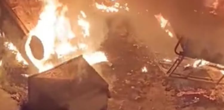 کراچی: باڑے میں آگ لگنے سے 8 بھینسیں جھلس گئیں