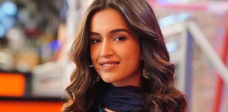 حرا خان، صبا قمر کے دفاع میں آگئیں، ڈاکٹر اعجاز وارث کو کرارا جواب