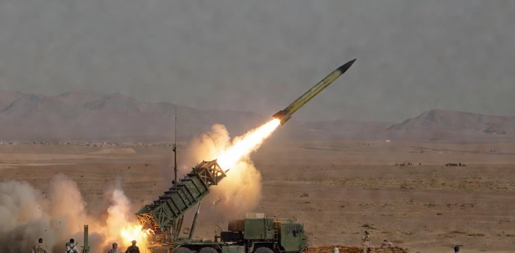 ایران کا میزائل حملوں میں شدت لانے اور طویل جنگ کی تیاری کا اعلان