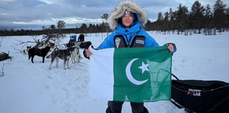 برفانی طوفان اور خطرات : پہلی پاکستانی ایتھلیٹ ثمر خان نے نئی تاریخ رقم کردی