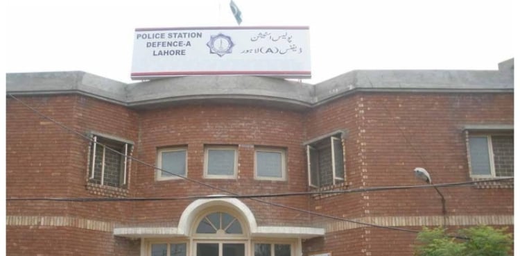 لاہور: ڈیفنس تھانے میں گھریلو ملازمہ اور اس کے بھائی پر تشدد، ایس ایچ او سمیت پورا تھانہ معطل