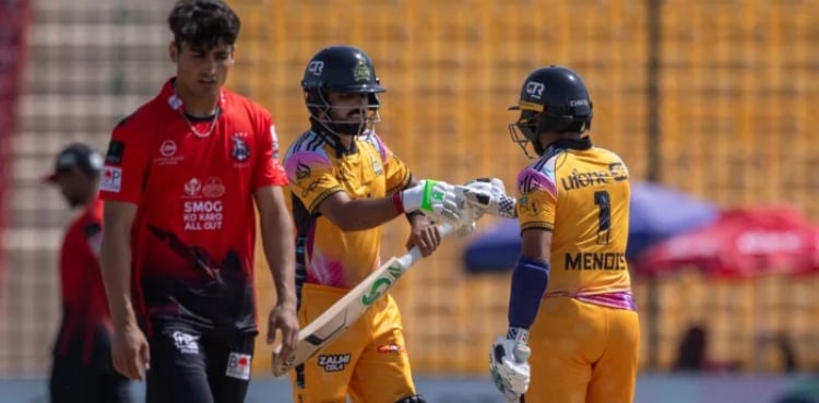 پی ایس ایل 11: پشاور زلمی کا لاہور قلندرز کو جیت کے لیے 174 رنز کا ہدف