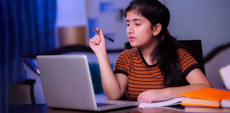 جمعہ اور ہفتہ کو آن لائن کلاسز کا  نیا نوٹیفکیشن جاری  ، طلبا کے لئے بڑی خبر